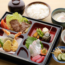 ������ ����q